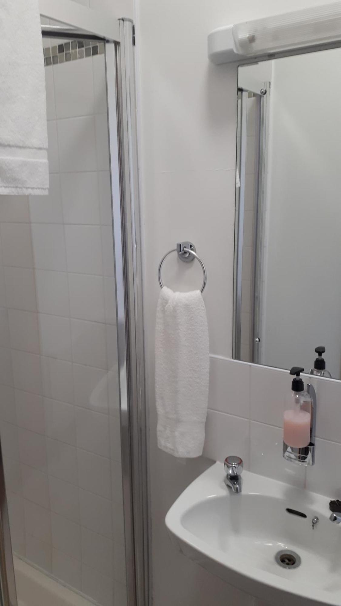 גלוואיי Bay View Guesthouse מראה חיצוני תמונה